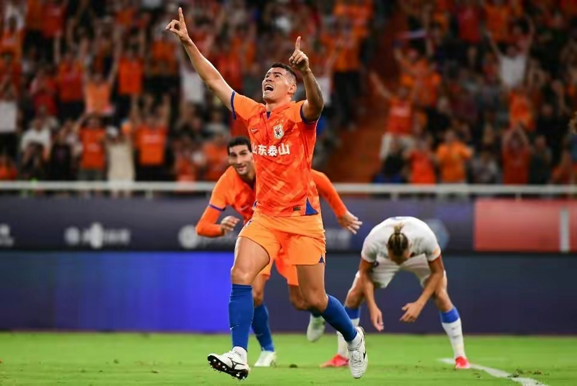 恒大主场不敌苏宁，中超争冠形势变幻莫测的简单介绍