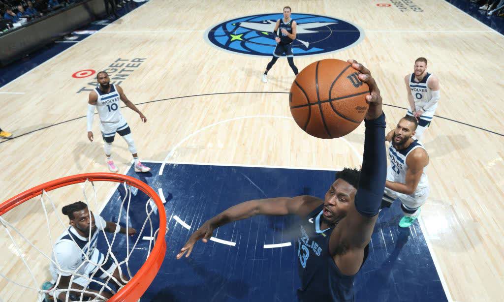 灰熊力克马刺，莫兰特砍下20+。