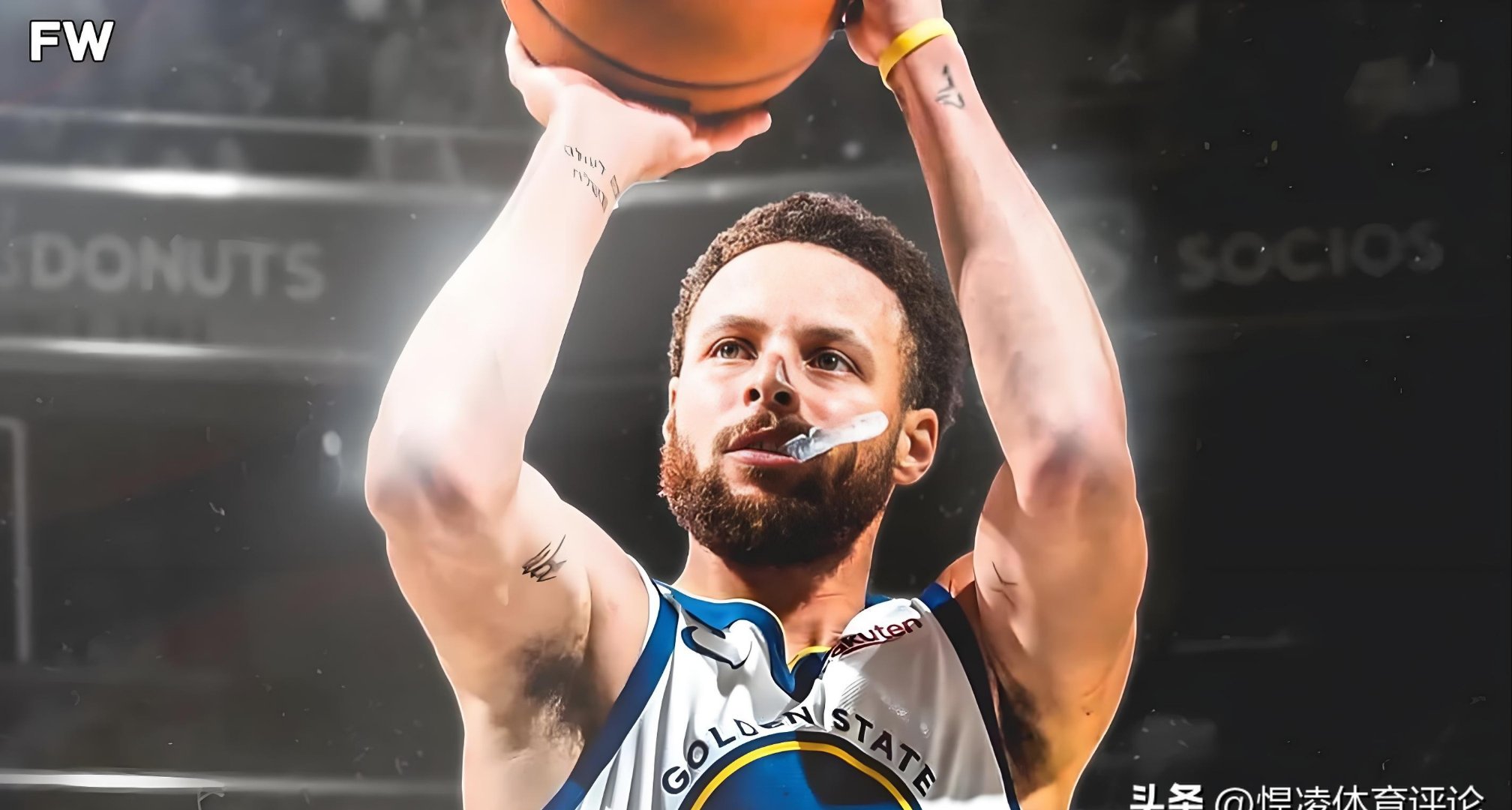 篮球明星季后赛表现高光，引发粉丝狂热